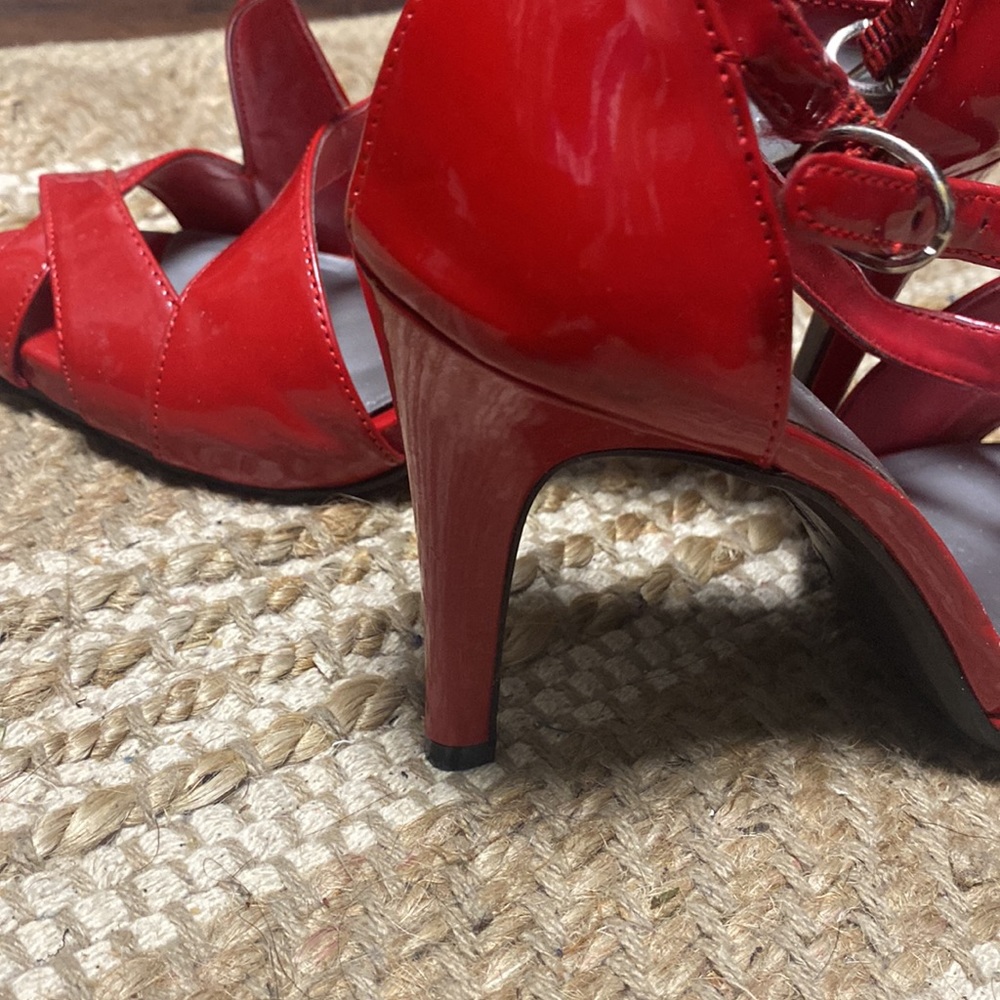 Red heels - Picture 4 of 5